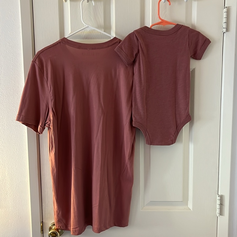 NWT MAMA & MINI shirt and onesie matching set - Picture 2 of 6